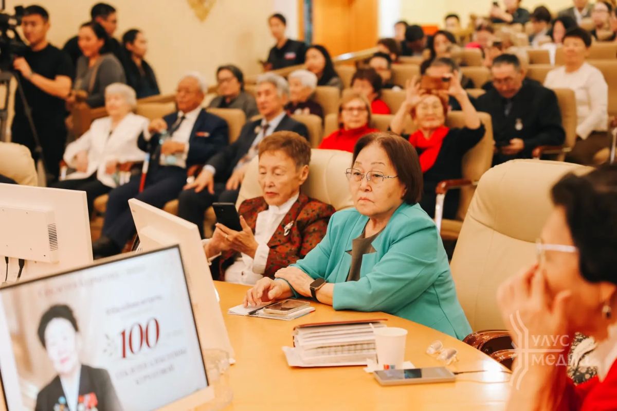Память основоположника республиканского телевидения и радиовещания почтили в Якутии Память основоположника республиканского телевидения и радиовещания почтили в Якутии