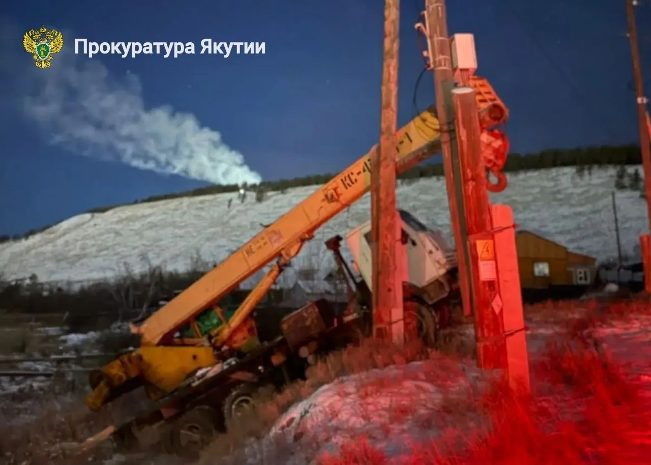 Водитель манипулятора оставил без электричества Хатын-Юряхское шоссе и Вилюйский тракт