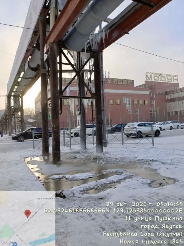 В Якутске устранена течь на компенсаторе, расположенном над проезжей частью дорожного полотна улицы Пояркова В Якутске устранена течь на компенсаторе, расположенном над проезжей частью дорожного полотна улицы Пояркова