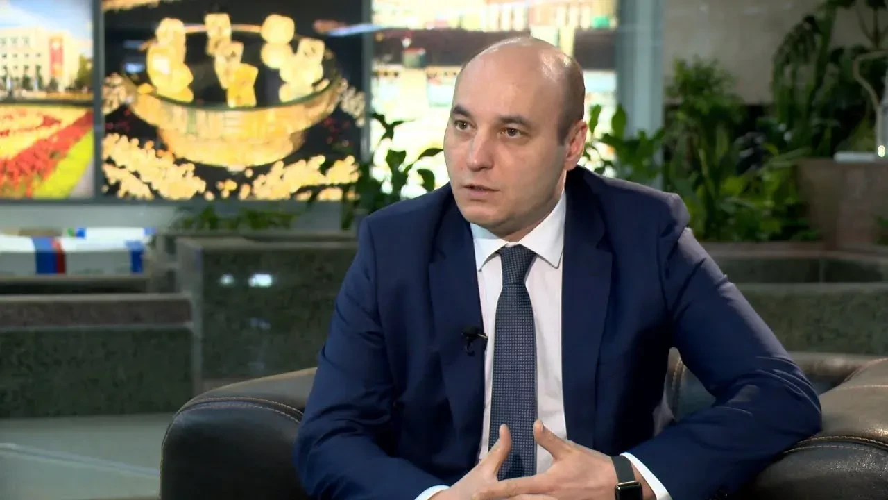 Поздравляем Александра Басырова переизбранием на пост главы Мирнинского района