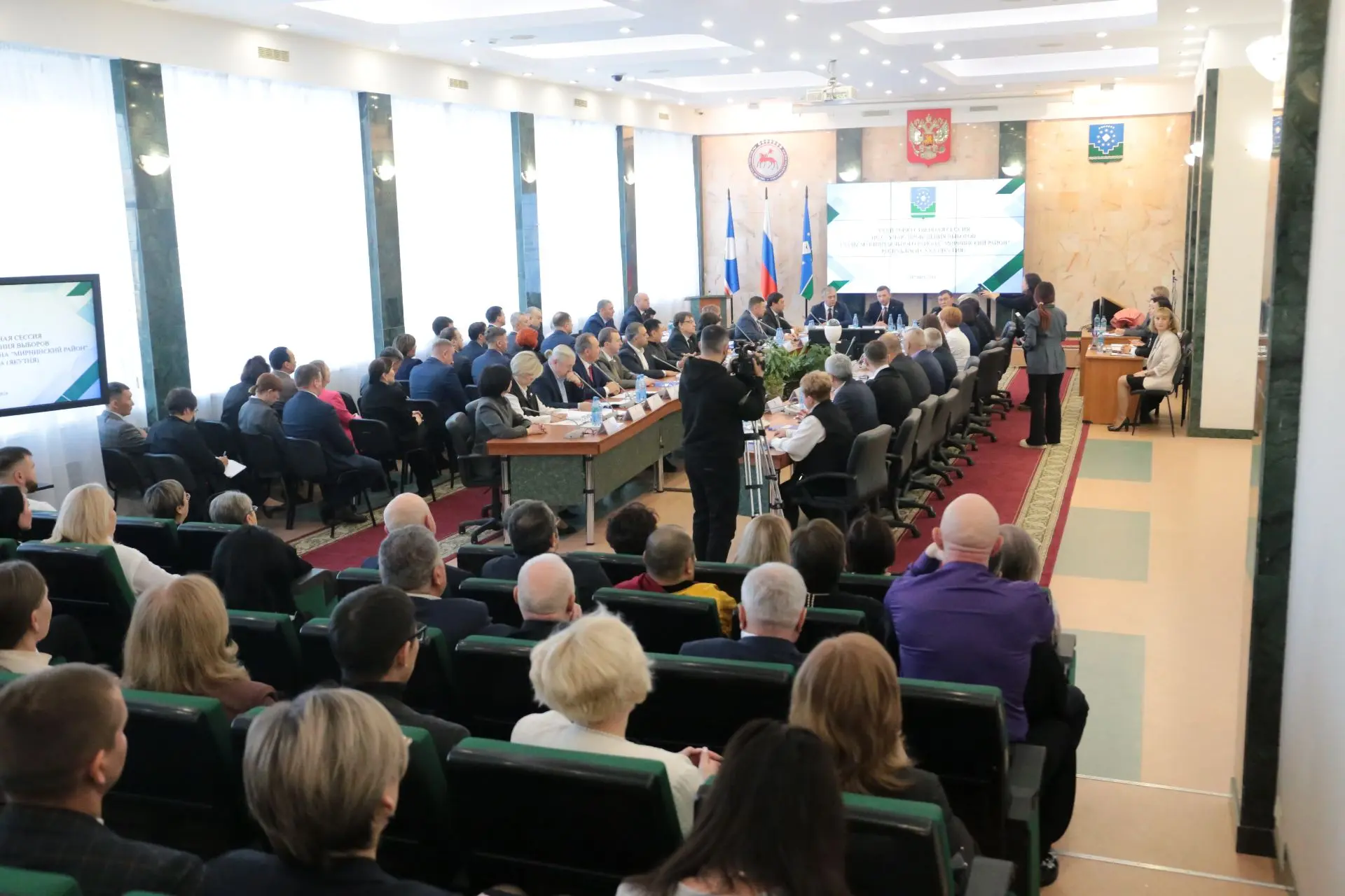 30 октября состоялась 27-ая сессия районного Совета депутатов, на повестке которой стоял вопрос о выборах главы алмазного края