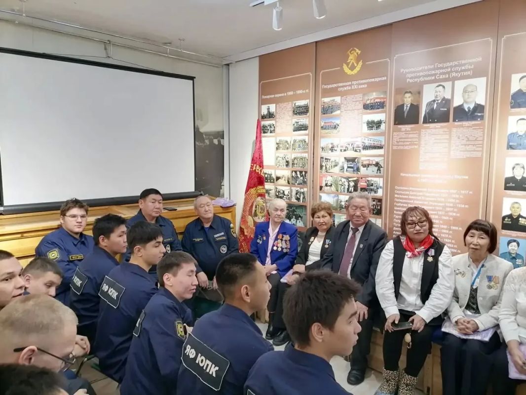 В Центре профилактики и предупреждения чрезвычайных ситуаций республики прошла встреча с ветеранами Службы спасения РС (Я) В Центре профилактики и предупреждения чрезвычайных ситуаций республики прошла встреча с ветеранами Службы спасения РС (Я)