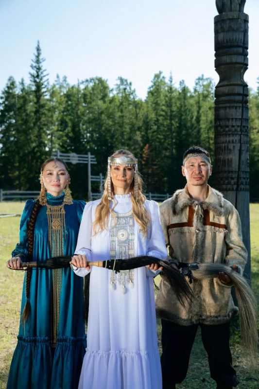 Елена Jaya, ULAN и Dorkhoon Dokhsun Vorogushin представили клип "Лена и Саха" — совместную работу о Якутии, её природе и культуре народа Саха Елена Jaya, ULAN и Dorkhoon Dokhsun Vorogushin представили клип "Лена и Саха" — совместную работу о Якутии, её природе и культуре народа Саха