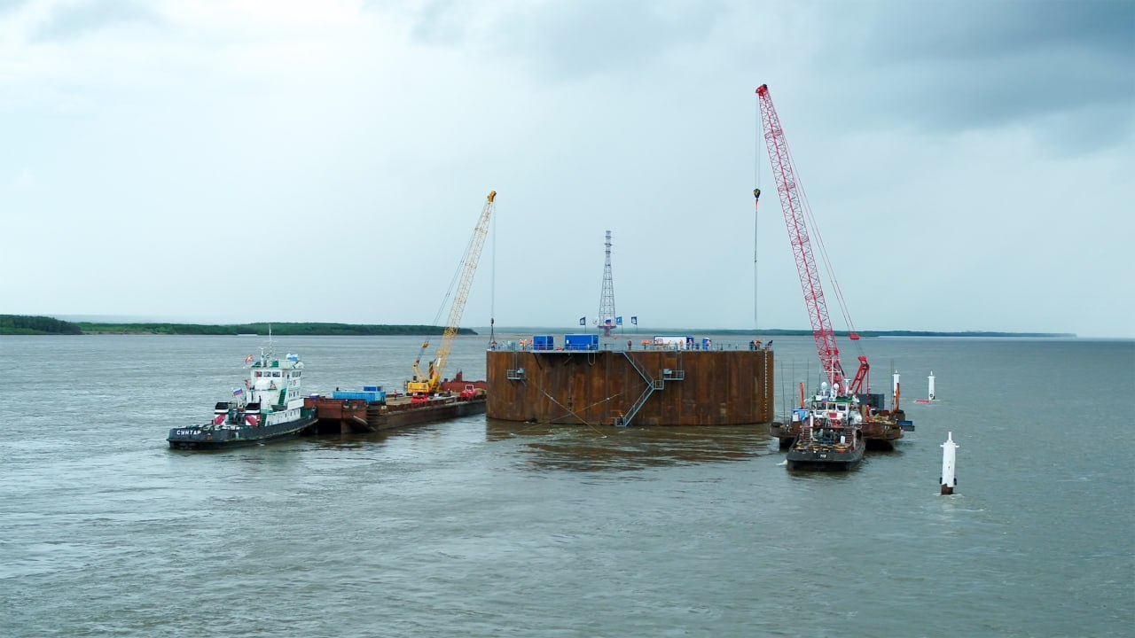 На строительстве Ленского моста завершился сезон речных работ