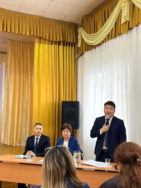 29 октября в селе Намцы на базе Намской средней общеобразовательной школы № 2 состоялось выездное заседание регионального штаба воспитательной работы Министерства образования и науки Республики Саха (Якутия) 29 октября в селе Намцы на базе Намской средней общеобразовательной школы № 2 состоялось выездное заседание регионального штаба воспитательной работы Министерства образования и науки Республики Саха (Якутия)